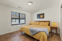 Lovable Loft w/AC, Large Balcony, King Beds, W/D, Garage, 3 Smart TVs, Fast WiFi