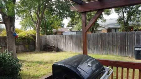 Family-sized home with quick access to the loop!!