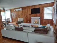 Retro beach cottage w/ modern touch - in the heart of Carolina Beach