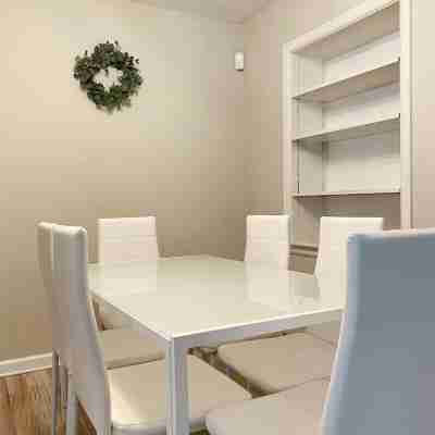 Southeast Suite / 1BD/1BA Apt near UE Others