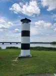Sunset cottage complete w/large deck, fire pit and mins away from public beach