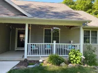 Beautiful home - Great for Road America, golf outings, NFL Draft, or just R&R!