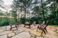 2,000 sqft, 2 Spacious King Suites & Bunk Room