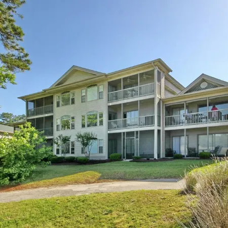 3 Bedroom ground floor -17th Hole - True Blue - near pool - wifi