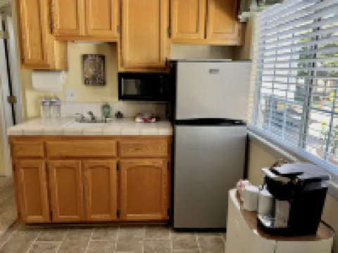 Cozy farmhouse studio, a chicken lovers dream! Hoteles en Templeton