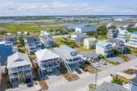 OCEANVIEW - WALK TO TOWN TO AVOID THE TRAFFIC, HOT TUB & HEATED POOL