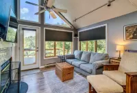 Bear Chase Bungalow - Sleeps 6. Close to Hiking, Biking, Golf and More!