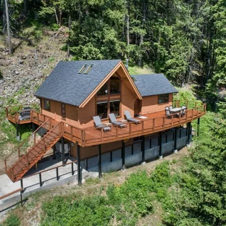 Luxury Waterfront Cabin on Lake Pend Oreille with Game Room - Fully Remodeled!
