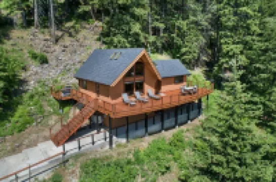 Luxury Waterfront Cabin on Lake Pend Oreille with Game Room - Fully Remodeled!