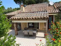 Pretty villa a stone's throw from the sea and the center....