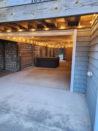 Goldie St Retreat - Heart of KDH, hot tub, pet friendly, centrally located Отели рядом с достопримечательностью «Райт Бразерс Нешнел Мемориал»