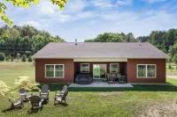 Peaceful 3-bedroom house 8 miles from TC with hot tub and fire pit!
