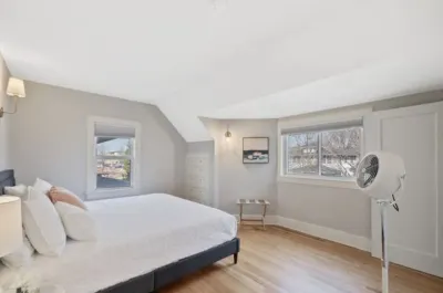 Cobblestone Cottage, 4 Bedroom, centrally located Hotels near 608 Brewing Company - Brewery and Taproom