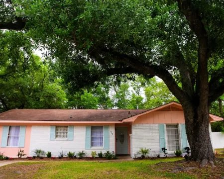 Charming cottage near beach: Fenced Yard, Firepit, Pets OK, King Bed - Sleeps 8 長灘酒店