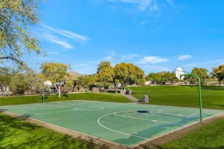 Serene Vacation Home - Trails, Golf & Dining!