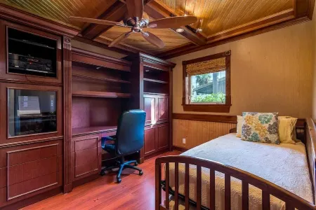 Palm Villa: New Remodel / Waterfront / Salt Water Pool!