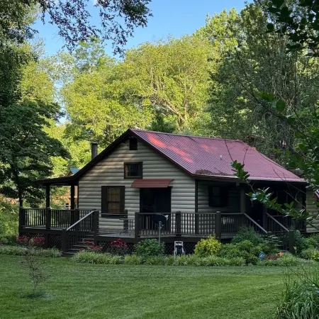 Cozy Nottely River Cabin. Close to lake, hiking trails, and Vogel State Park.