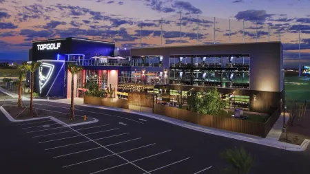 Glendale Getaway- Walking distance to the Stadium Отели в г. Глендейл