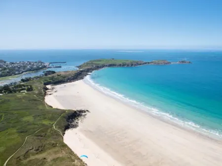 Seaside house in a residence at Le Conquet 400m from the white sablons beach Отели в г. Ле-Конке