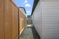 Modern craftsman home close to all Garibaldi has to offer. Dog Friendly!