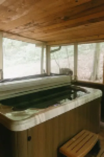 "Alpine Hills" Cozy Hideaway RRG Cabin w/ Hot Tub