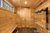 3mi to Sunday River - Castle Lodge - Hot Tub - Sauna - Pond - Sleeps 14 - Swim
