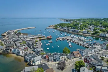 2 Bd/2 Bth with  ·King bed ·2 floors · Private Parking · Downtown Rockport Отели рядом с достопримечательностью «Motif #1»