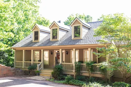 Big Canoe Secluded Modern Cabin - Tech Escape