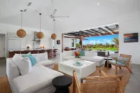 Luxury Home w/heated pool: Mehana Makai