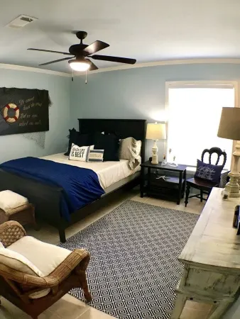 Nauti Beach House! Pet Friendly! Отели рядом с достопримечательностью «Port Bolivar»