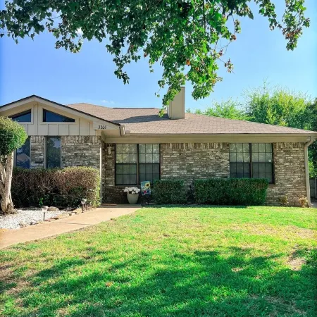 Cozy 2 bedroom 2 bath duplex near UT Tyler!