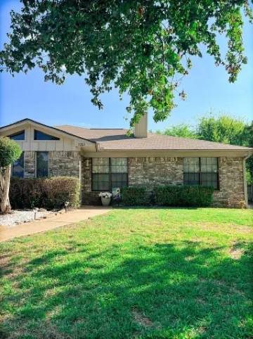 Cozy 2 bedroom 2 bath duplex near UT Tyler!