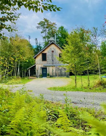 The Spruce Guesthouse: A Beautifully Renovated Contemporary Barn.