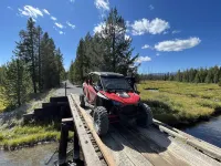 Comfortable Cabin, 33 Miles to Ynp. WiFi, Fire Pit, Hot Tub, Pickleball Court. - Hytter