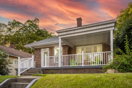 Spacious 4Br Family Haven w/ Backyard-Patio-Pets OK