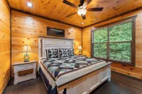 Smoky Mountain Cabin with Views, Great Location, Theater, Game Room, Hot Tub