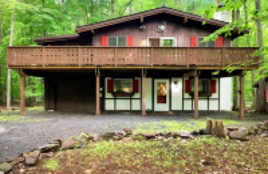 Close to Ski Slopes! Indoor Water Parks & Winter Fun! Lake!