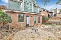 Modern 3 Bed 2.5 Bath Home in North Houston Hôtels à proximité de : National Museum of Funeral History