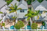 Beachy Townhome Perfect for a Warm Fall Getaway!