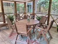 Tucked Away Quiet Cottage~5 Blocks to Riverfront and Cumberland Island Ferry