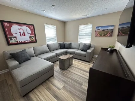 The DugoutFamily-friendly baseball themed house, 20 miles from Downtown Cincy