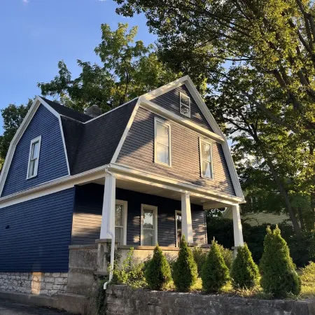 Carillon Cottage - Modern Comfort & Vintage Design