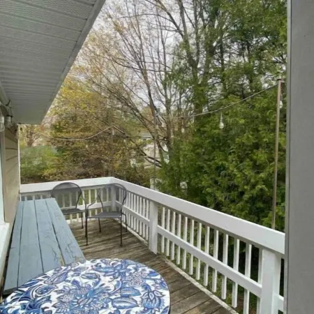 #3 Bright 1-Bdrm suite downtown with parking