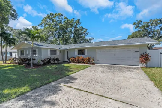 NEW! Heated Pool w/ Tanning Shelf, 4 Min To Beach! Pet-Friendly!