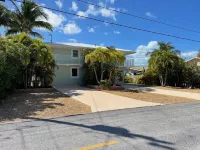 Large Full Duplex with Pool / Hot tub Pet Friendly  581- 591 10th Street