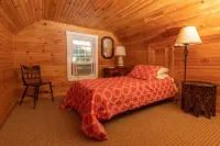 Creekside Cottage Near Floyd, VA, and Blue Ridge Parkway with deck and gas grill