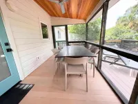 Beautiful, comfortable modern home, 1.5 blocks from the BEACH & Center Ave - 4-Sterne