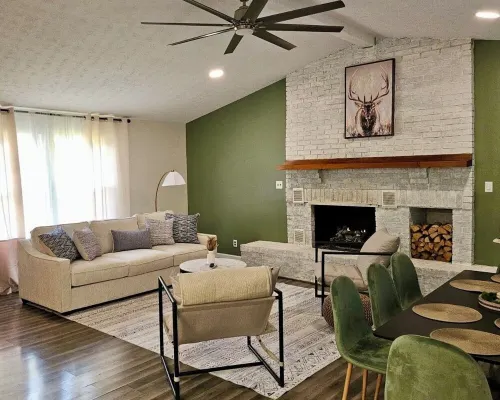 Gather together in Westfield - 8 people Hotels in Westfield