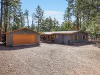 Surrounded by Pine Trees / Wildlife / Peaceful / Nearby Hikes Hotels in Pine