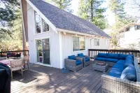 *New* Dog friendly Classic A-frame Cabin with A/C